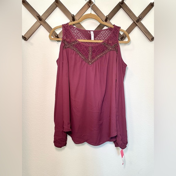 Target open shoulder blouse L - Picture 1 of 3